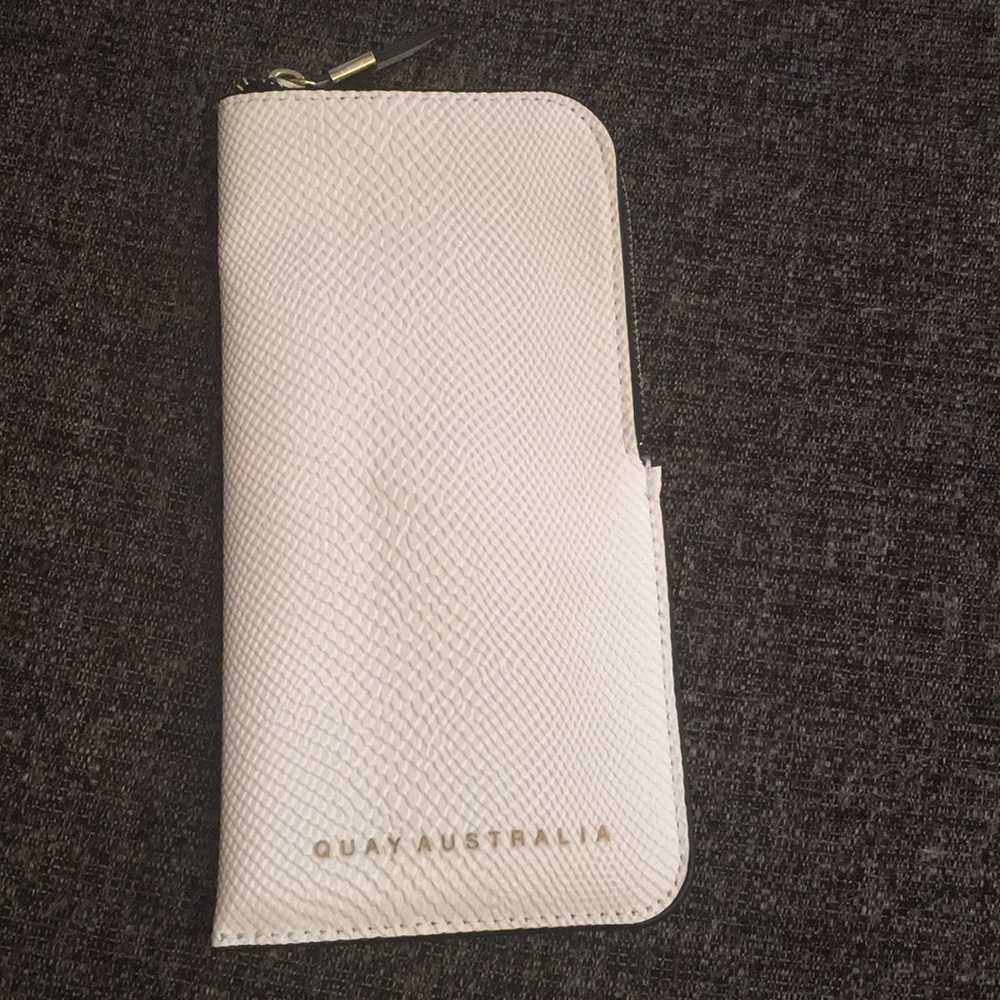 Quay sunglasses soft case